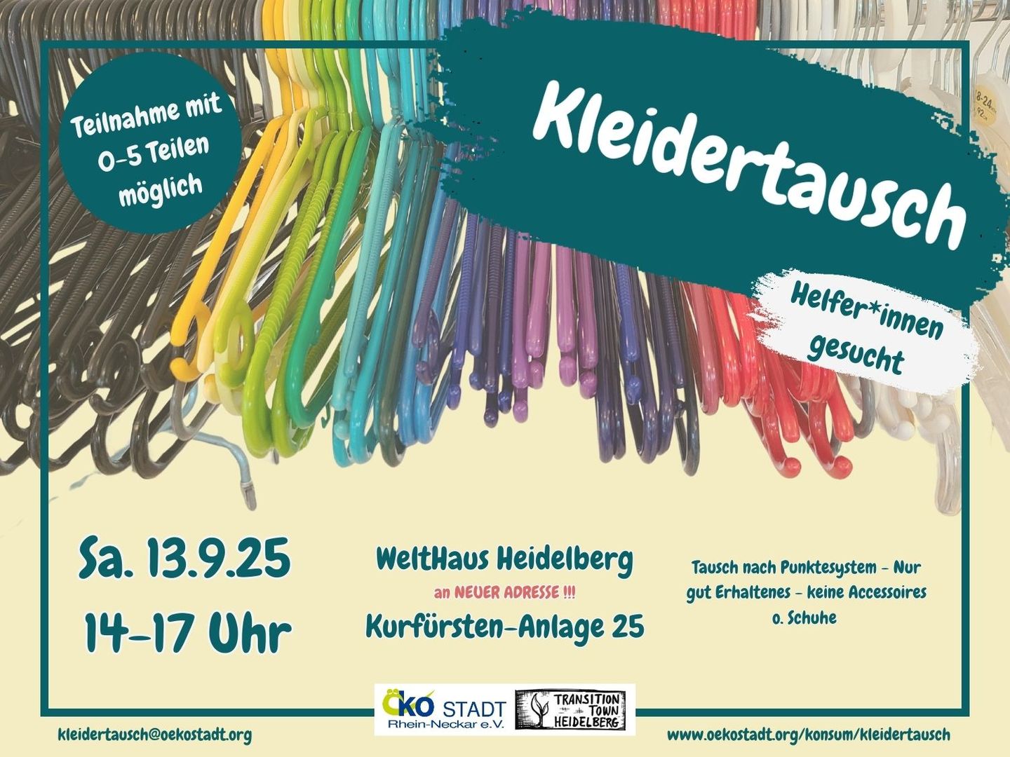 Ankündigungsbild mit einer bunten Reihe von Kleiderbügeln. Kleidertausch am 13.9.25 von 14-17 Uhr. Im WeltHaus Heidelberg an neuer Adresse in der Kurfürsten-Anlage 25. Die Teilnahme ist mit 0-5 Teilen möglich. Tausch nach Punktesystem. Keine Accessoires oder Schuhe. Bitte nur gut Erhaltenes. 