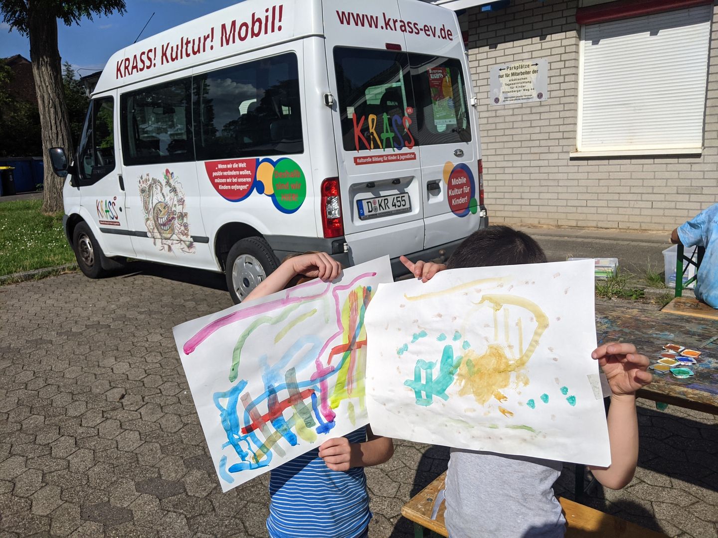 kinder malen gerne