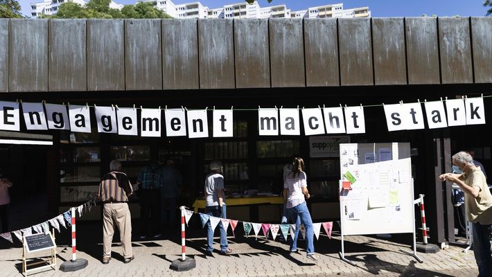 Bei der Stuttgarter Kirchengemeinde Himmelsleiter sorgen zahlreiche Freiwillige nicht nur für Essen und Trinken. Vielmehr kümmern sie sich darum, dass sich die Gäste rundum wohl fühlen. Diese Nähe und der persönliche Austausch ist allen sehr wichtig.