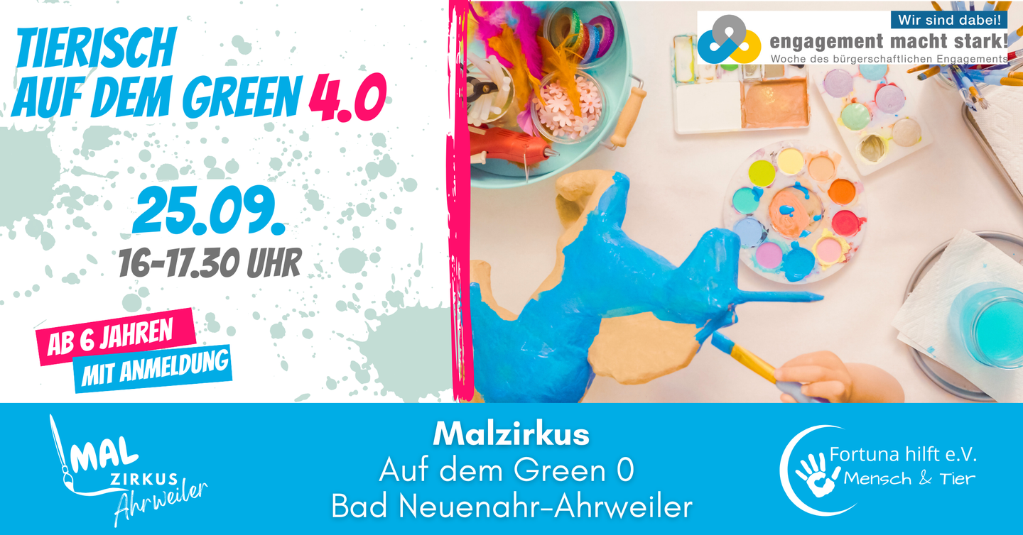 Ein Einhorn aus Pappmaché wird blau bemalt, es sind Farbklekse und eine Kinderhand mit Pinsel zu sehen.