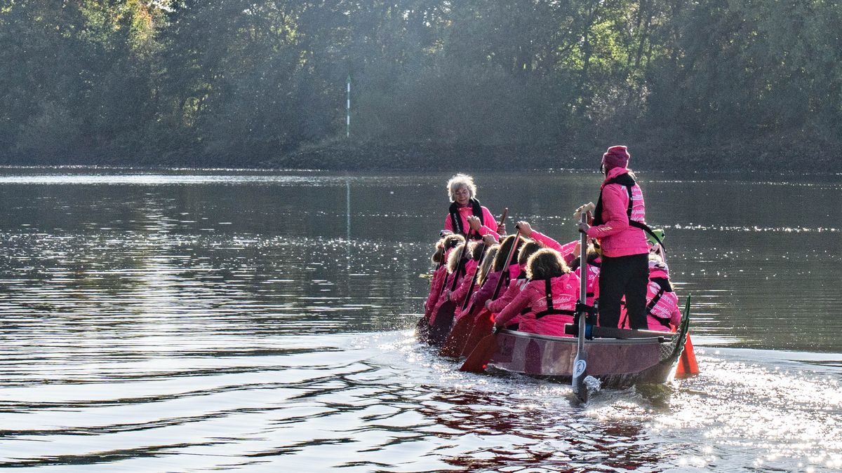 Die pinken Paddlerinnen auf der Weser