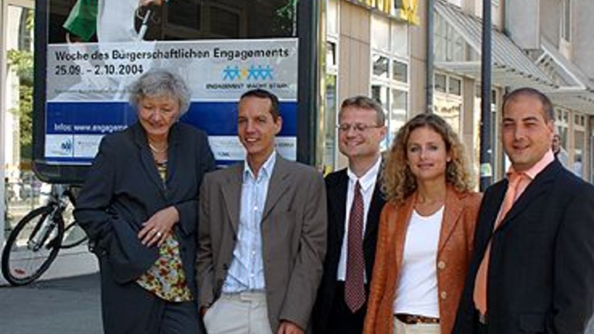 2004 - Enthüllung der Plakatstrecke zur Kampagne