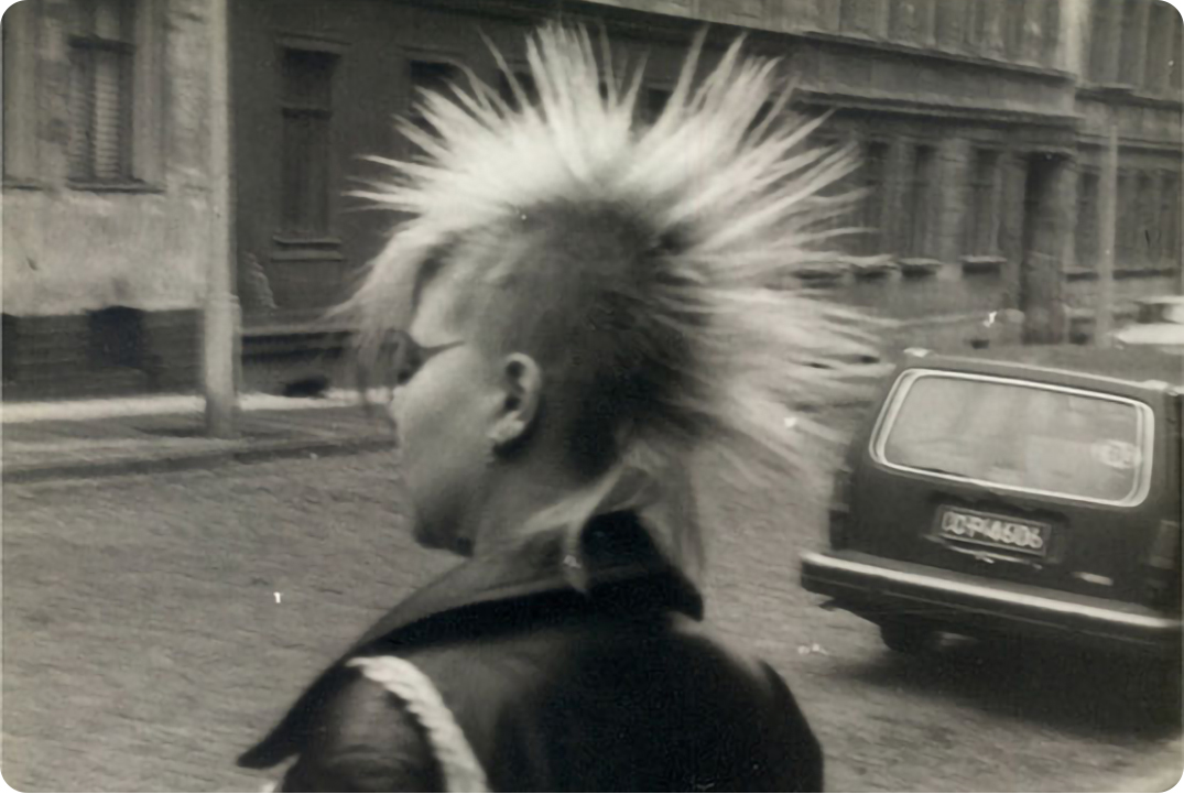 Ausstellungseröffnung “Aus Grau wird bunt” – Punks in der DDR